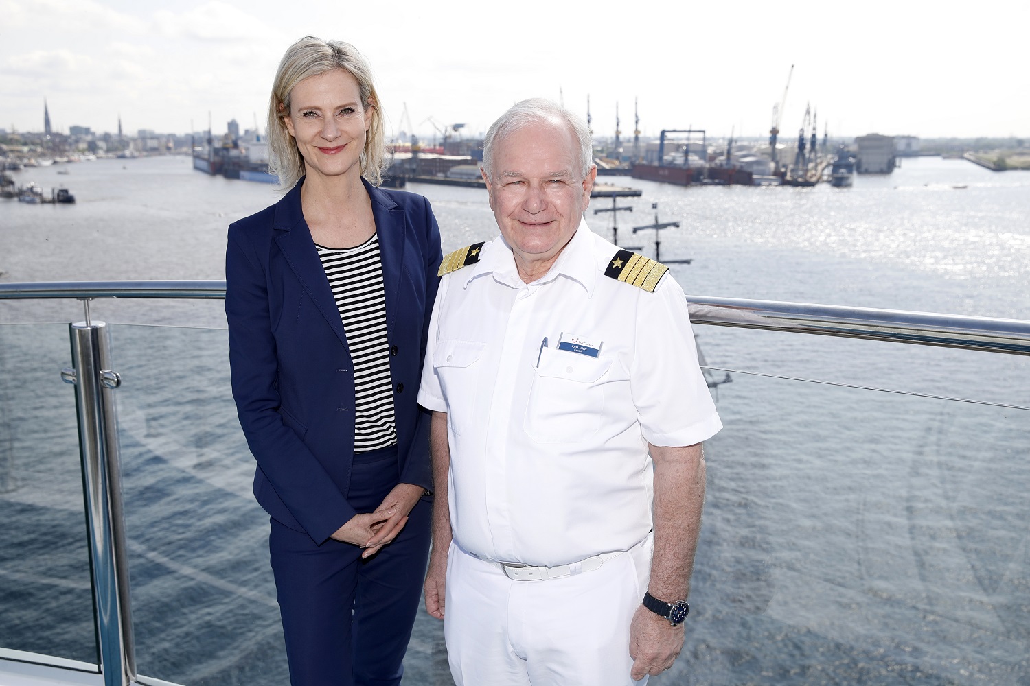 Wybcke Meier, CEO von TUI Cruises, mit Kjell Holm, Kapitän der neuen Mein Schiff 1(Photo by Franziska Krug/Getty Images for TUI Cruises)