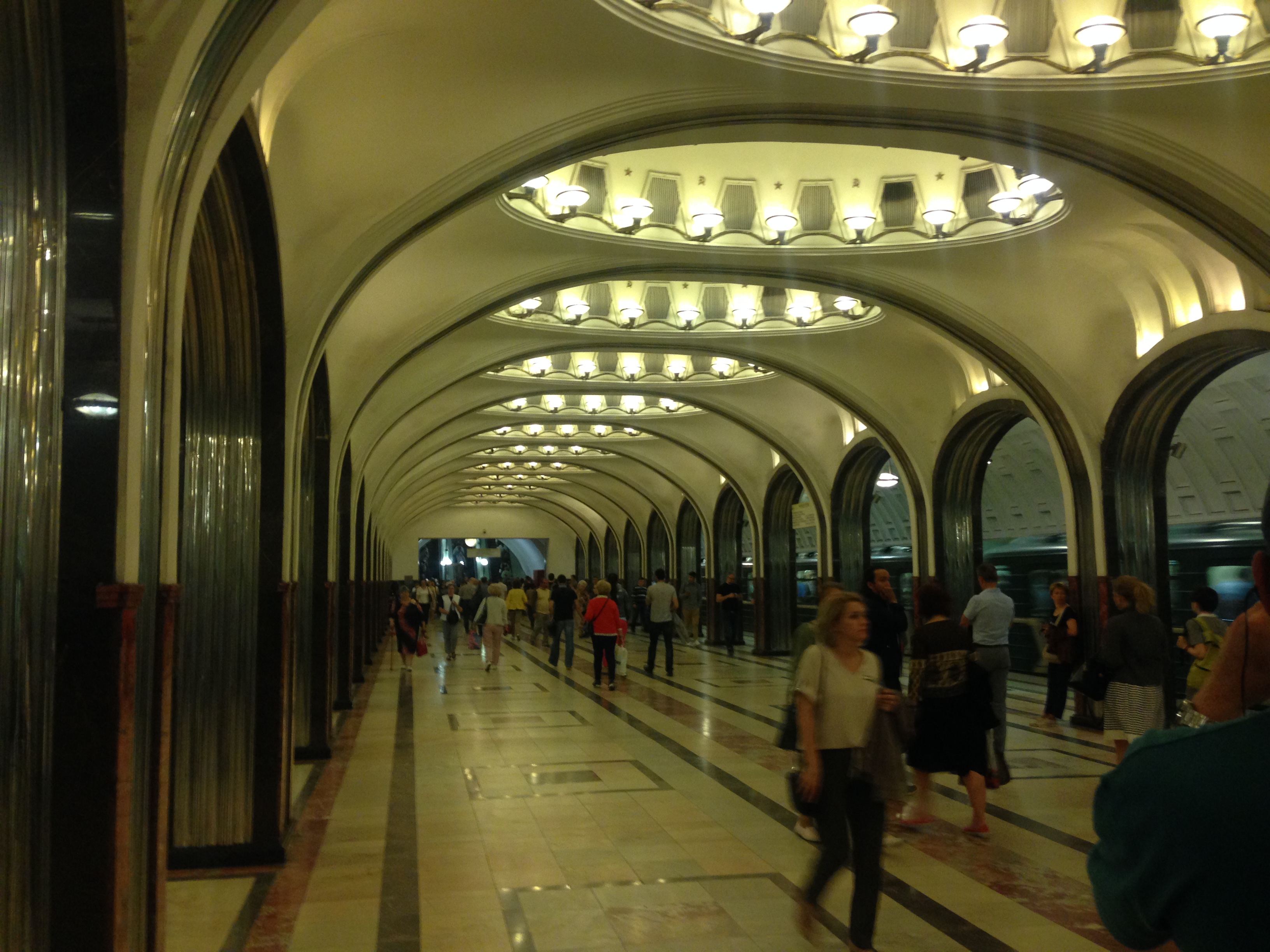 Ein Erlebnis: die prunkvolle Moskauer Metro