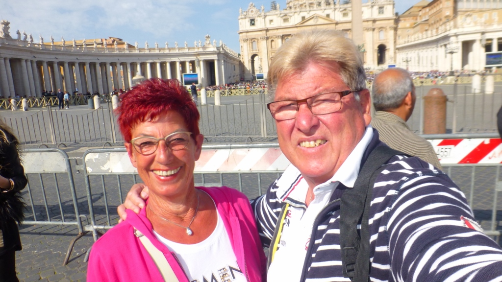Auf Ausflug in Rom: das Ehepaar Vries