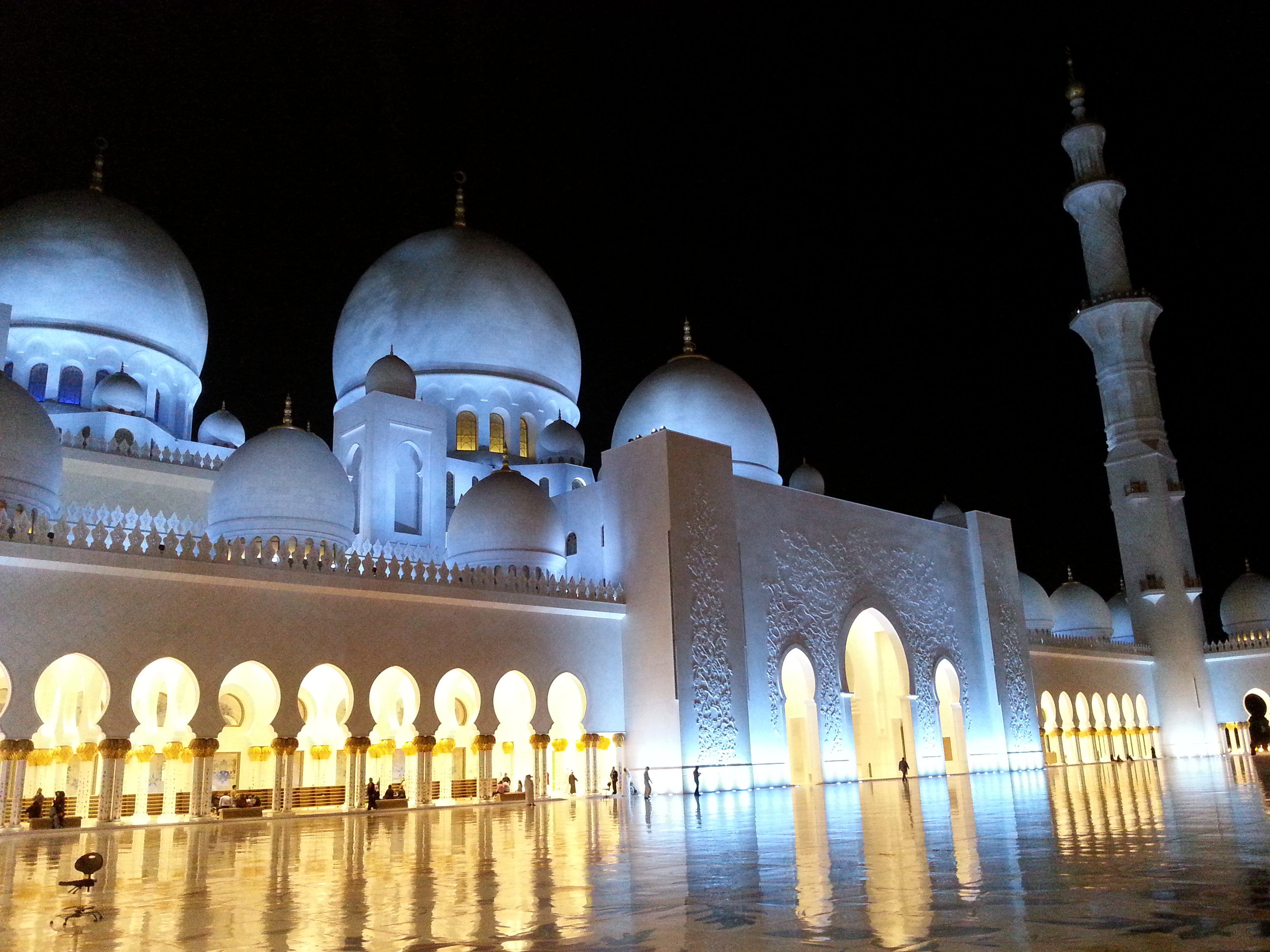 Mein Schiff Ausflugsziel in Abu Dhabi: Die Sheikh Zayed Moschee bei Nacht