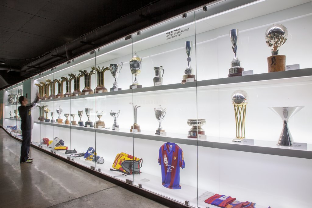 Mein Schiff Sehenswürdigkeit: Die Trophäen Sammlung im Stadion Camp Nou vom FC Barcelona